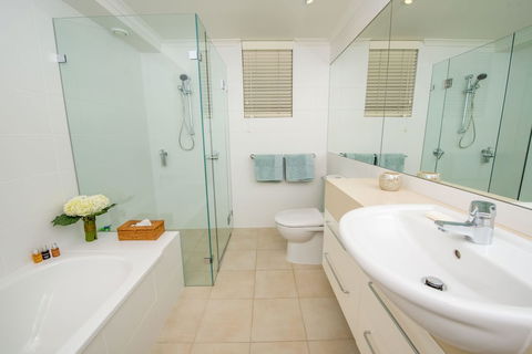 A Yachtsmans Rest Unit 4, 37 Victoria Parade - Inverell Accommodation 6