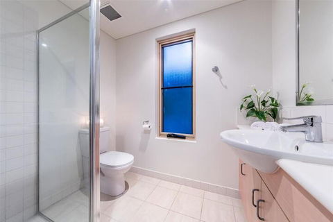 Palm Retreat - Inverell Accommodation 2