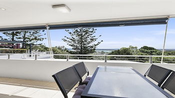 A Stylish Apartment With Noosa Views! Unit 6 Yaringa 29 Noosa Drive - Inverell Accommodation 5