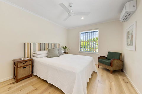 22 Noosa Parade - Inverell Accommodation 1