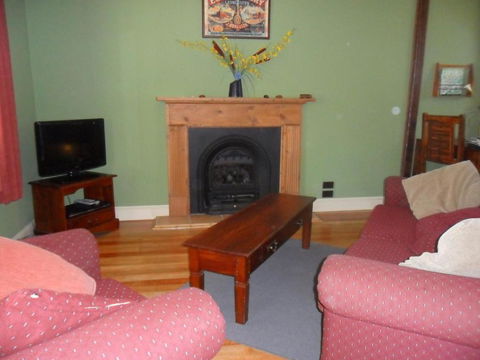Tramway Cottage - Inverell Accommodation 3