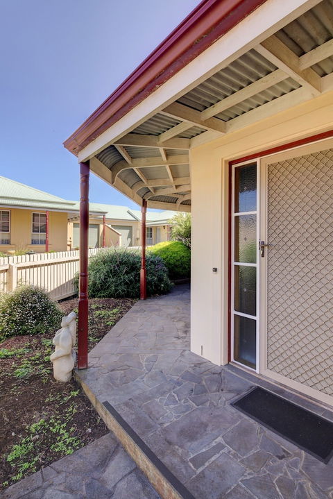 Avalon Cottage - Inverell Accommodation 0
