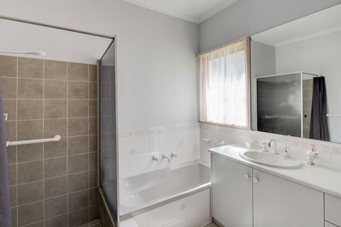 Avalon Cottage - Inverell Accommodation 6