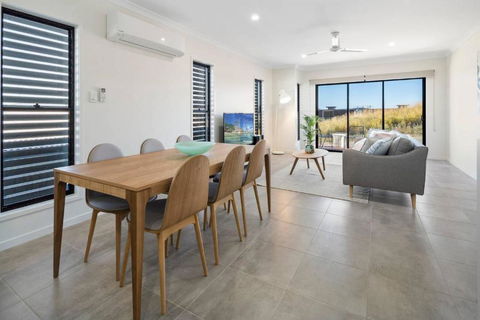 DAYDREAMING Airlie Beach Water Views & Only 200m To Boardwalk. - Inverell Accommodation 5