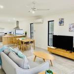 DAYDREAMING Airlie Beach Water Views & Only 200m To Boardwalk. - Inverell Accommodation 0