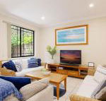 2 / 11a Christmas Bush Avenue fantastic townhouse close to Dutchies Beach