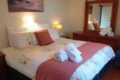RYE Rock N Roll & Roadsters Are Coming To Town - Inverell Accommodation 0