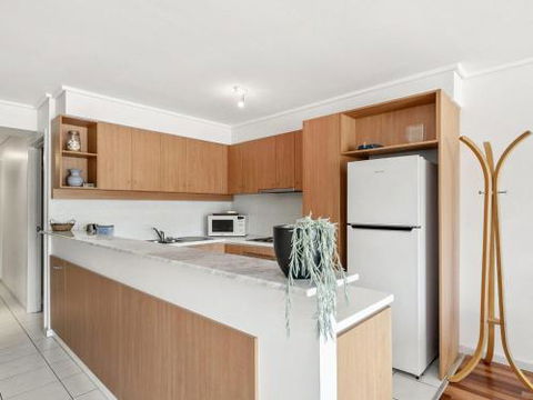 APARTMENT 23 PACIFIC APARTMENTS Sit On The Deck & Soak In The View - Inverell Accommodation 3