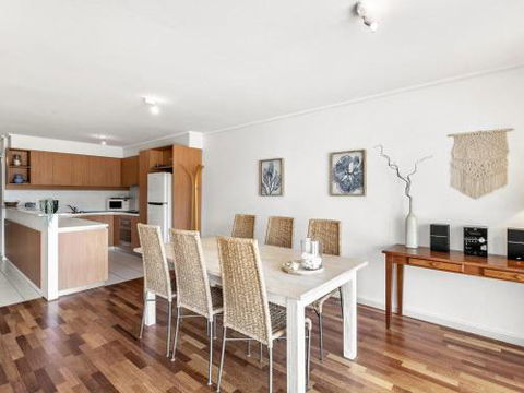 APARTMENT 23 PACIFIC APARTMENTS Sit On The Deck & Soak In The View - Inverell Accommodation 6