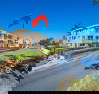 South Pacific Unit 2 / 13 15 Shoal Bay Road