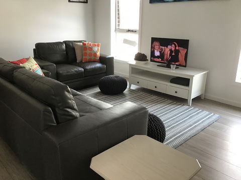 Discover Beach Retreat - Inverell Accommodation 2