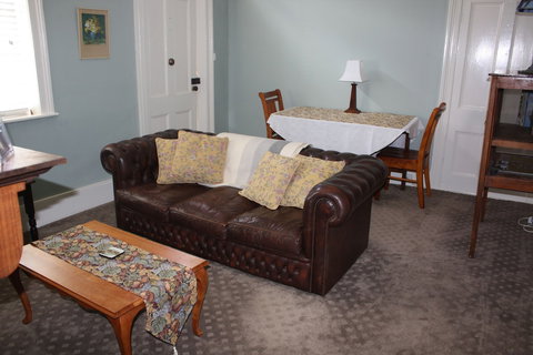 Westbury Gingerbread Cottages - Inverell Accommodation 4