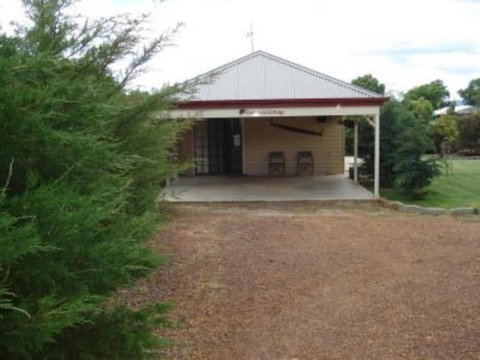 Gumtrees Cottage - Inverell Accommodation 0