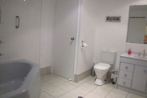 Apollo Apartments - Inverell Accommodation 5