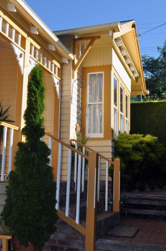 Belton Apartments - Inverell Accommodation 2