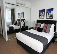 Under the Townsville Sun 694I - Inverell Accommodation