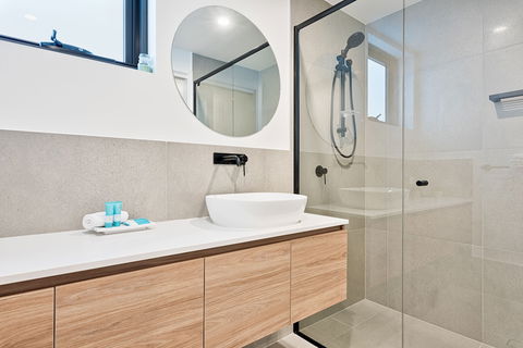 Allure Mooloolaba - Inverell Accommodation 2