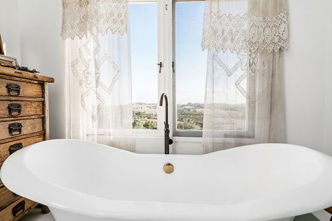 Your Luxury Escape - Bisque House - Inverell Accommodation 6