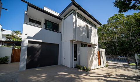 Aria Port Douglas Villas - Inverell Accommodation 1