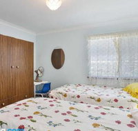 Evans Retreat 5 Sandy Point Road cottage across the road from Sandy Point Beach - Inverell Accommodation
