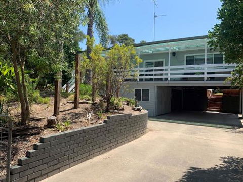 DRIFTAWAY ACROSS FROM SURF BEACH - Inverell Accommodation 0