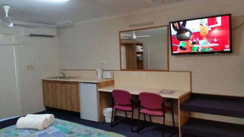 Sandcastle Motel Tin Can Bay - Inverell Accommodation 2