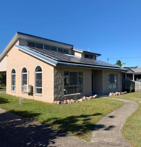 11 Anchovy Street Tin Can Bay Summer Haven Coastal Retreat - Inverell Accommodation 0