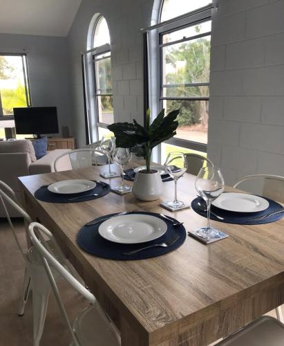 11 Anchovy Street Tin Can Bay Summer Haven Coastal Retreat - Inverell Accommodation 6