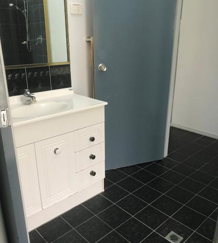 11 Anchovy Street Tin Can Bay Summer Haven Coastal Retreat - Inverell Accommodation 4