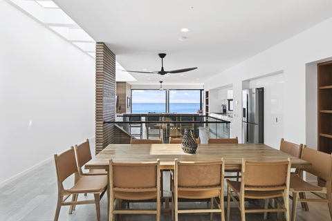 Apollo Bay Beach House - Inverell Accommodation 5