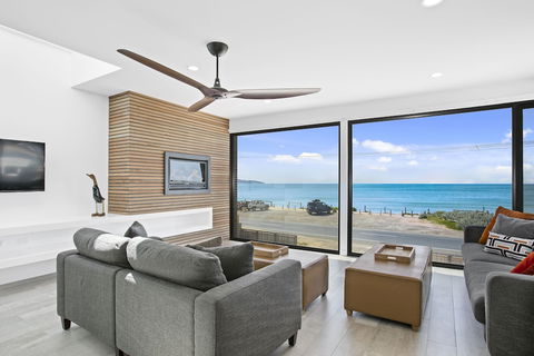 Apollo Bay Beach House - Inverell Accommodation 6
