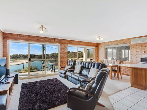 Grand Pacific 2 Unit 2 - Inverell Accommodation 3