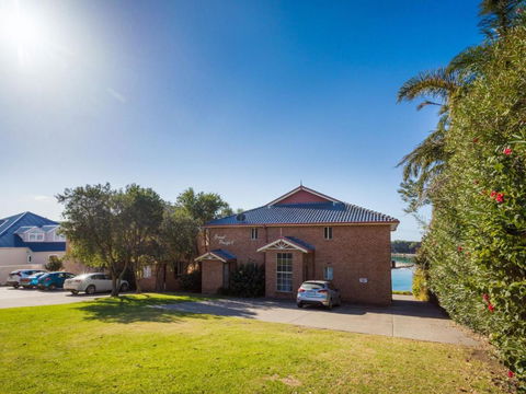 Grand Pacific 2 Unit 2 - Inverell Accommodation 6