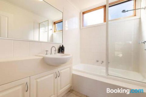 Acqua Vista Water View Fireplace Walk To Beach - Inverell Accommodation 1
