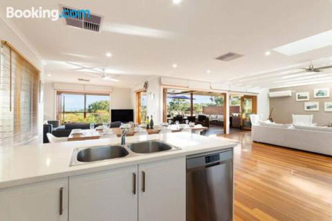Acqua Vista Water View Fireplace Walk To Beach - Inverell Accommodation 2
