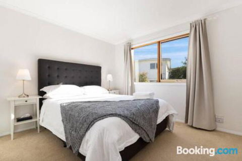 Acqua Vista Water View Fireplace Walk To Beach - Inverell Accommodation 3