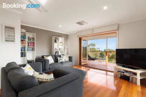 Acqua Vista Water View Fireplace Walk To Beach - Inverell Accommodation 0