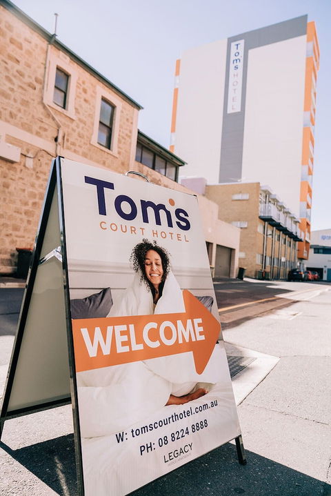 Tom's Court Hotel - Inverell Accommodation 2