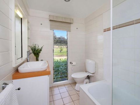 Ironbark Hill Retreat - Inverell Accommodation 4