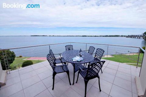 Brookwater Waterfront On Lake Mulwala - Inverell Accommodation 2