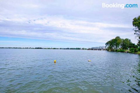 Brookwater Waterfront On Lake Mulwala - Inverell Accommodation 4
