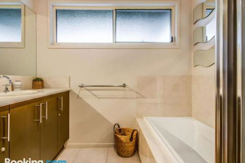 At The Beach - Inverell Accommodation 4