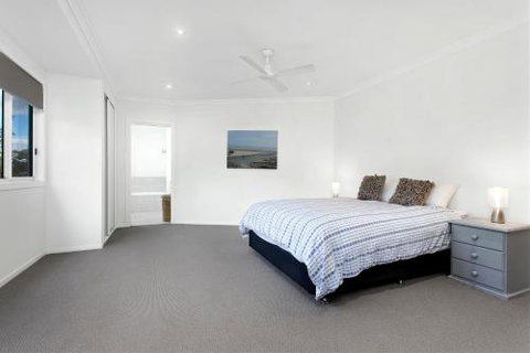Coastal Retreat - Inverell Accommodation 2