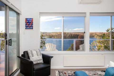 Home On The Water 21 Evans St. Lake Conjola - Inverell Accommodation 5