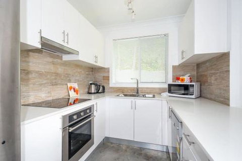 Salty Kisses Holiday House - Inverell Accommodation 4