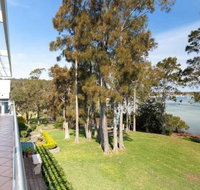 Unit 1 44 Danalene Pde fantastic waterfront property with air con - Inverell Accommodation