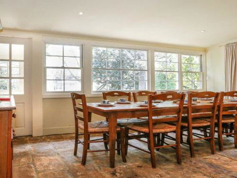 LAVENDER COTTAGE Alpine Southern Highlands 4pm Check Out Sundays - Inverell Accommodation 4