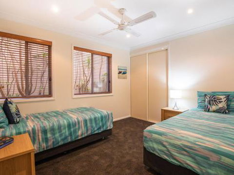 Dutchies Vista 1 / 45 Christmas Bush Ave Ground Floor Duplex With Stunning Water Views - Inverell Accommodation 6