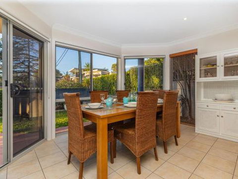 Dutchies Vista 1 / 45 Christmas Bush Ave Ground Floor Duplex With Stunning Water Views - Inverell Accommodation 2