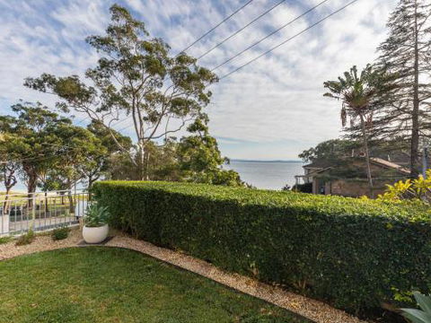 Dutchies Vista 1 / 45 Christmas Bush Ave Ground Floor Duplex With Stunning Water Views - Inverell Accommodation 1